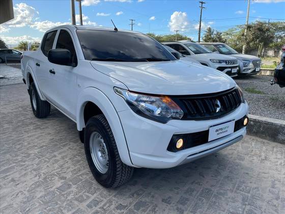 MITSUBISHI L200 TRITON 2.4 16V TURBO DIESEL SPORT GLS CD 4P 4X4 AUTOMÁTICO
